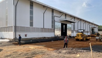 CÁC MẪU CỬA NHÀ XƯỞNG PHỔ BIẾN NĂM 2022