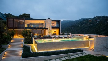 Căn biệt thự tráng lệ, xa hoa nhìn ra dãy núi Santa Monica