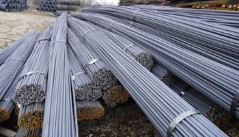 Cát hiếm, giá thép 