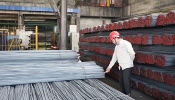 Giá thép liên tục tăng cao, dự kiến còn tăng tiếp vào những tháng tới