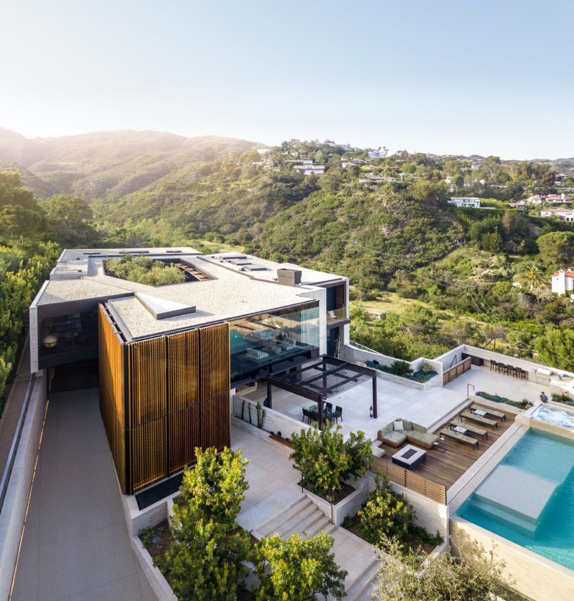 Biệt thự tráng lệ, xa hoa nhìn ra dãy núi Santa Monica
