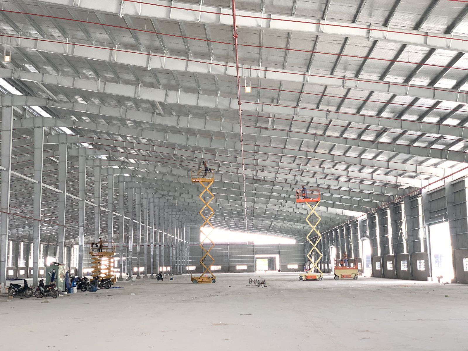 kiểm tra nhà xưởng trước khi bàn giao