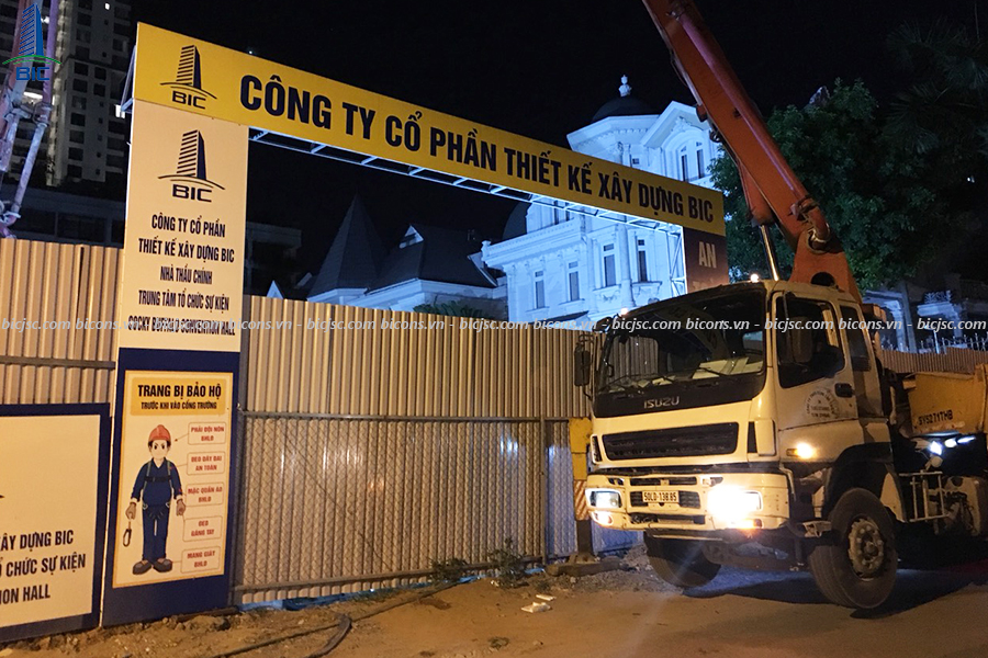 thi cong xay dung trung tam su kien