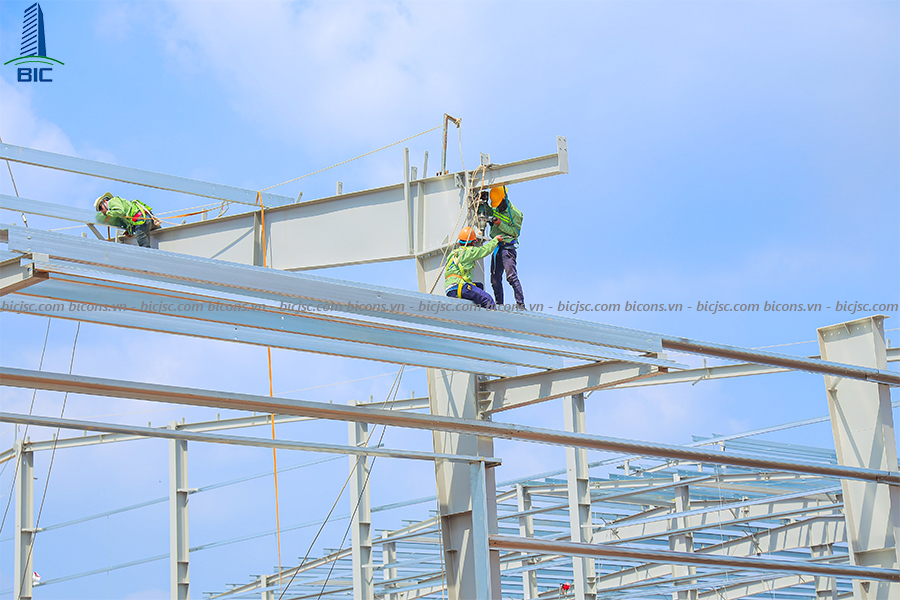 Thi công lắp dựng kết cấu thép nhà xưởng Việt Mỹ Đồng Nai