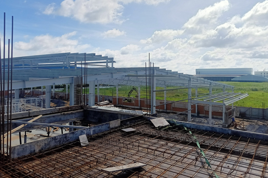 THI CÔNG CHIỀU DÀY BÊ TÔNG SÀN DECK NHÀ XƯỞNG